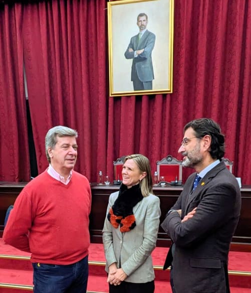 Mercedes León Lozano ha tenido la oportunidad de departir con el alcalde de Sevilla sobre los retos compartidos entre ciudad y universidad