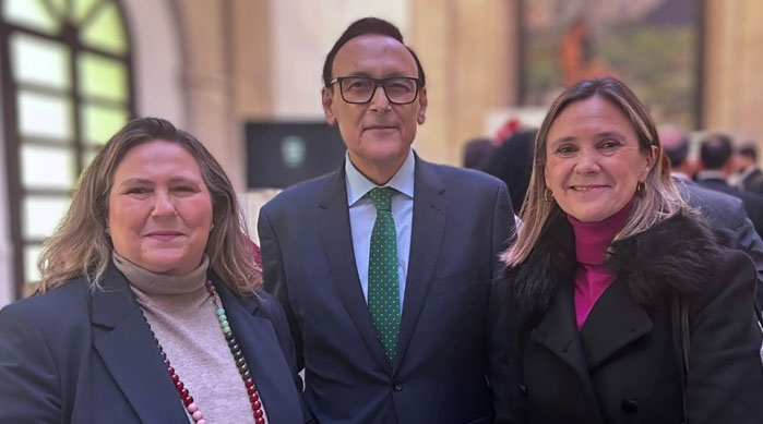 Mercedes León Lozano ha tenido la oportunidad de departir con el alcalde de Sevilla sobre los retos compartidos entre ciudad y universidad