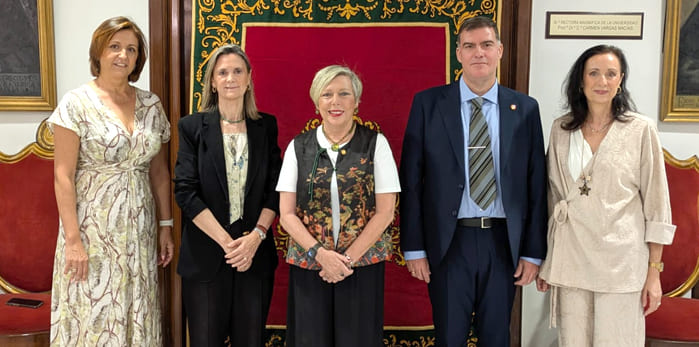 Mercedes León Lozano ha tenido la oportunidad de departir con el alcalde de Sevilla sobre los retos compartidos entre ciudad y universidad