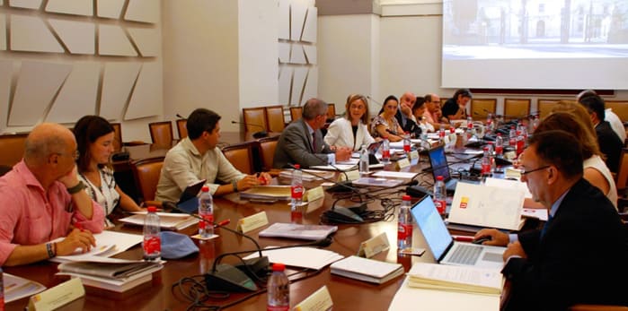 Mercedes León Lozano ha tenido la oportunidad de departir con el alcalde de Sevilla sobre los retos compartidos entre ciudad y universidad