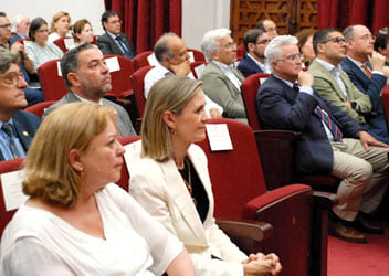 La presidenta del Consejo Social, Mercedes León, en el encuentro del Arzobispo con la comunidad universitaria sobre la salud mental de los jóvenes