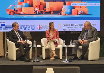 Mercedes León modera la mesa “Conocimiento y talento” en la jornada sobre la Base Logística del Ejército de Tierra en Córdoba